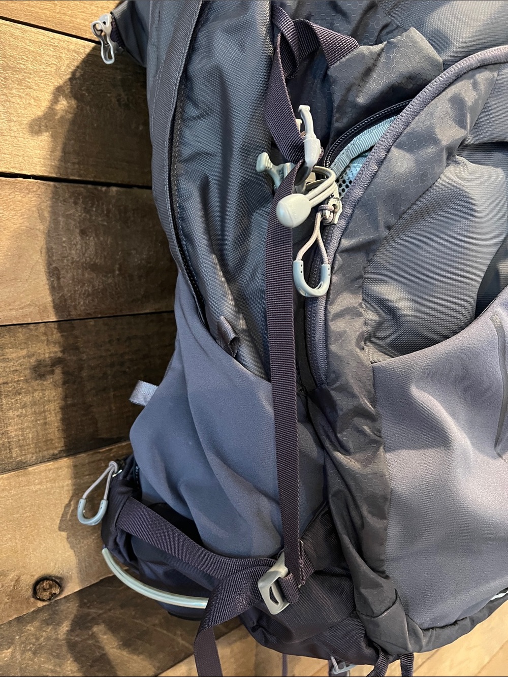 Osprey Women's Mira 32 Pack Backpack with Hydration - Picture 4 of 8